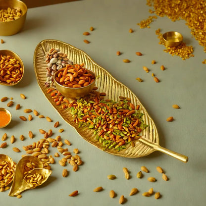 Elegant Gold Leaf Decorative Tray – Metallic Leaf-Shaped Dish for Jewelry, Candles, Perfume & Home Décor